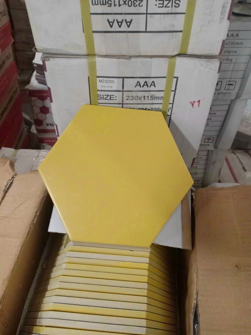 Gạch lục giác vàng 200x230 FL 205