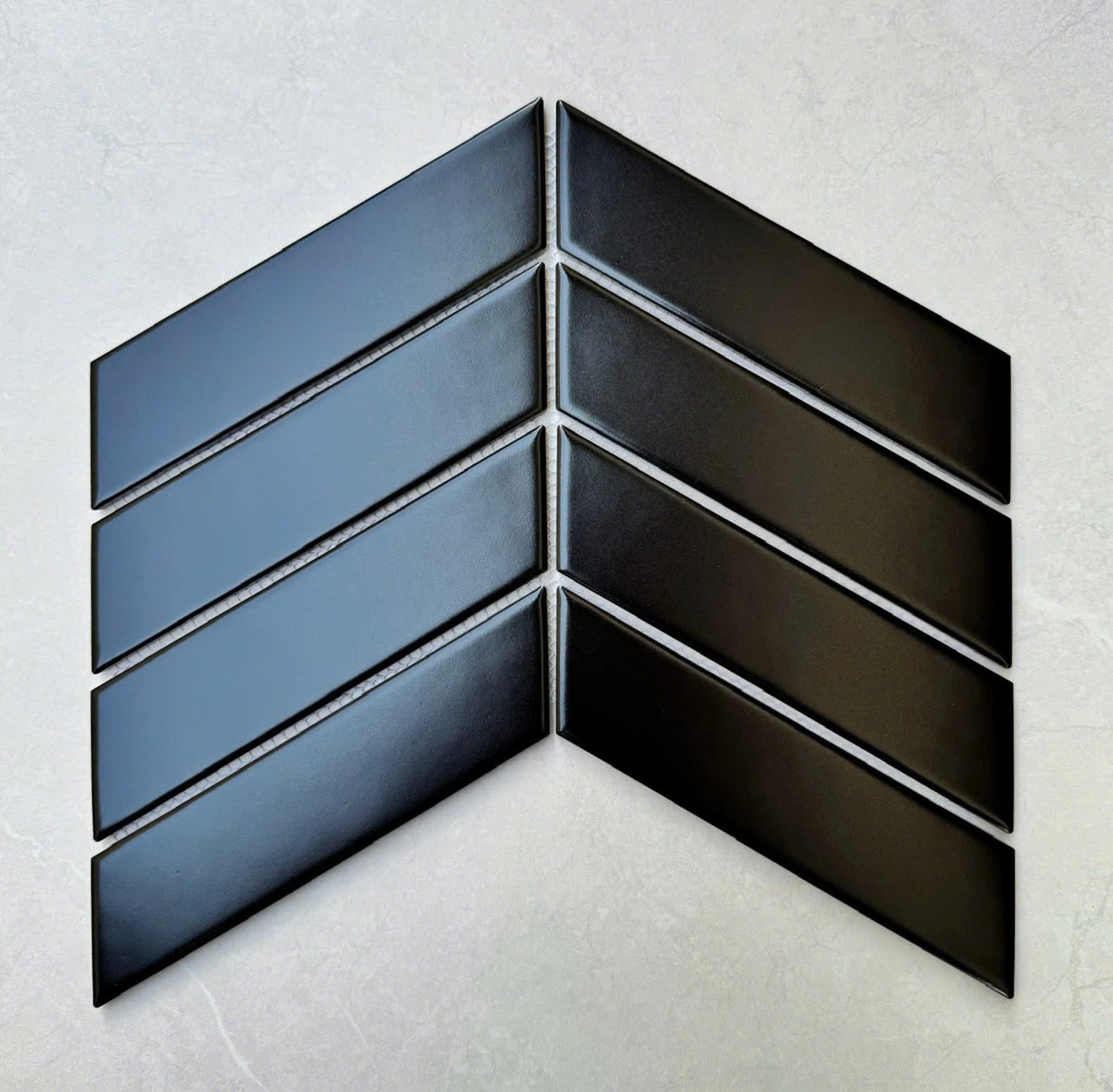 Gạch Mosaic xương cá đen mờ 318,5x244mm MHG833