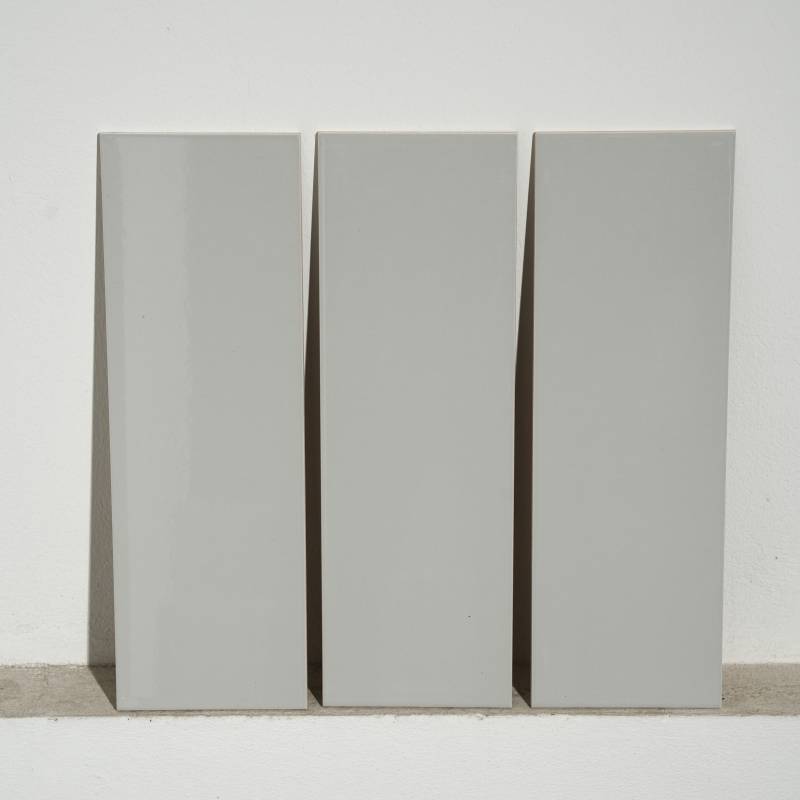 Gạch thẻ xám bóng phẳng 150x450mm GR0618P