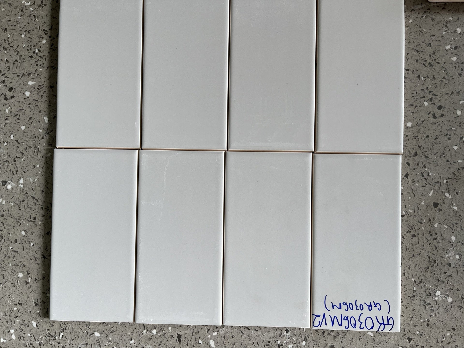 Gạch thẻ Việt Nam  KT 75x150mm xám lạnh mờ phẳng loại 1 mã GR0306MV2