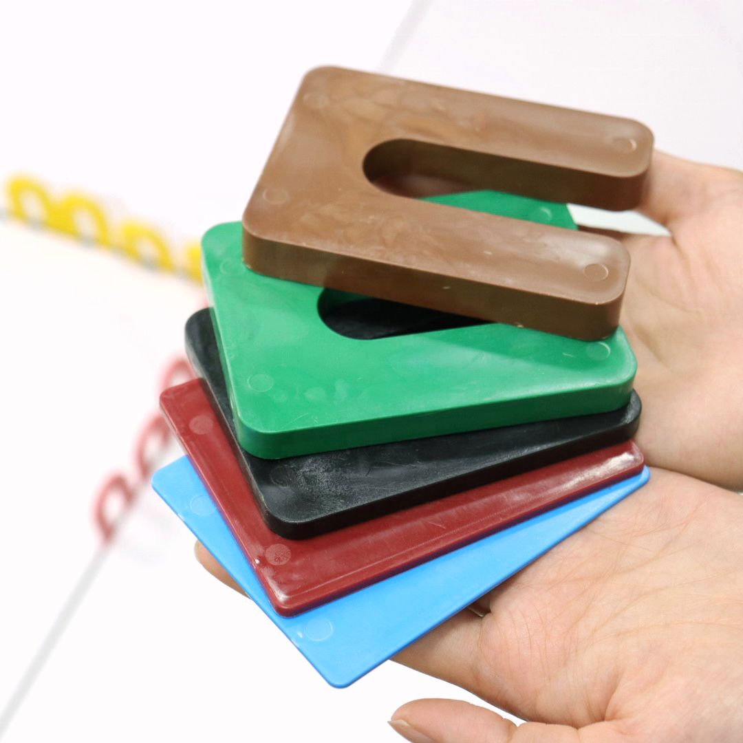 Khoảng cách giầy ngựa nhựa hình chữ U