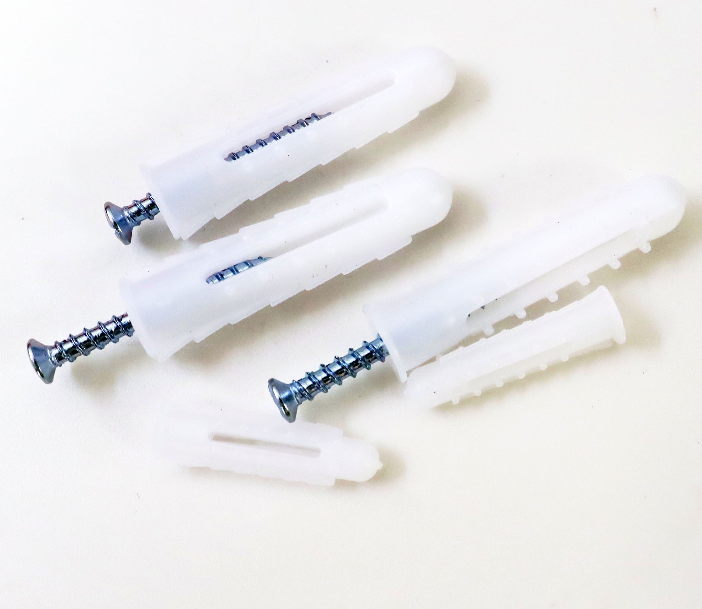 Bu lông nở nhựa nylon chất lượng cao, sản xuất tại Trung Quốc, dùng cho tường thạch cao