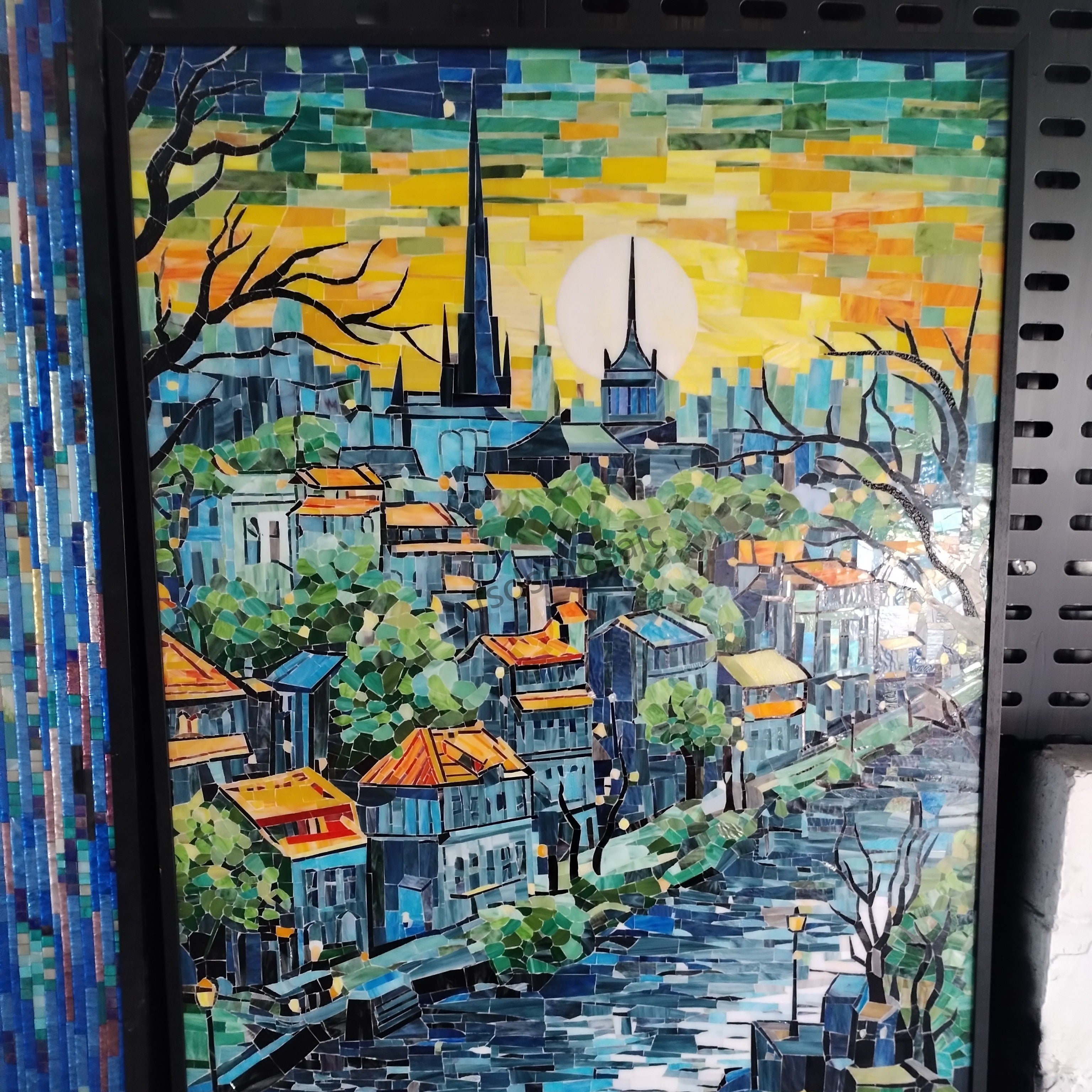 Gạch khảm kính thiết kế hiện đại cho tường phòng khách sạn