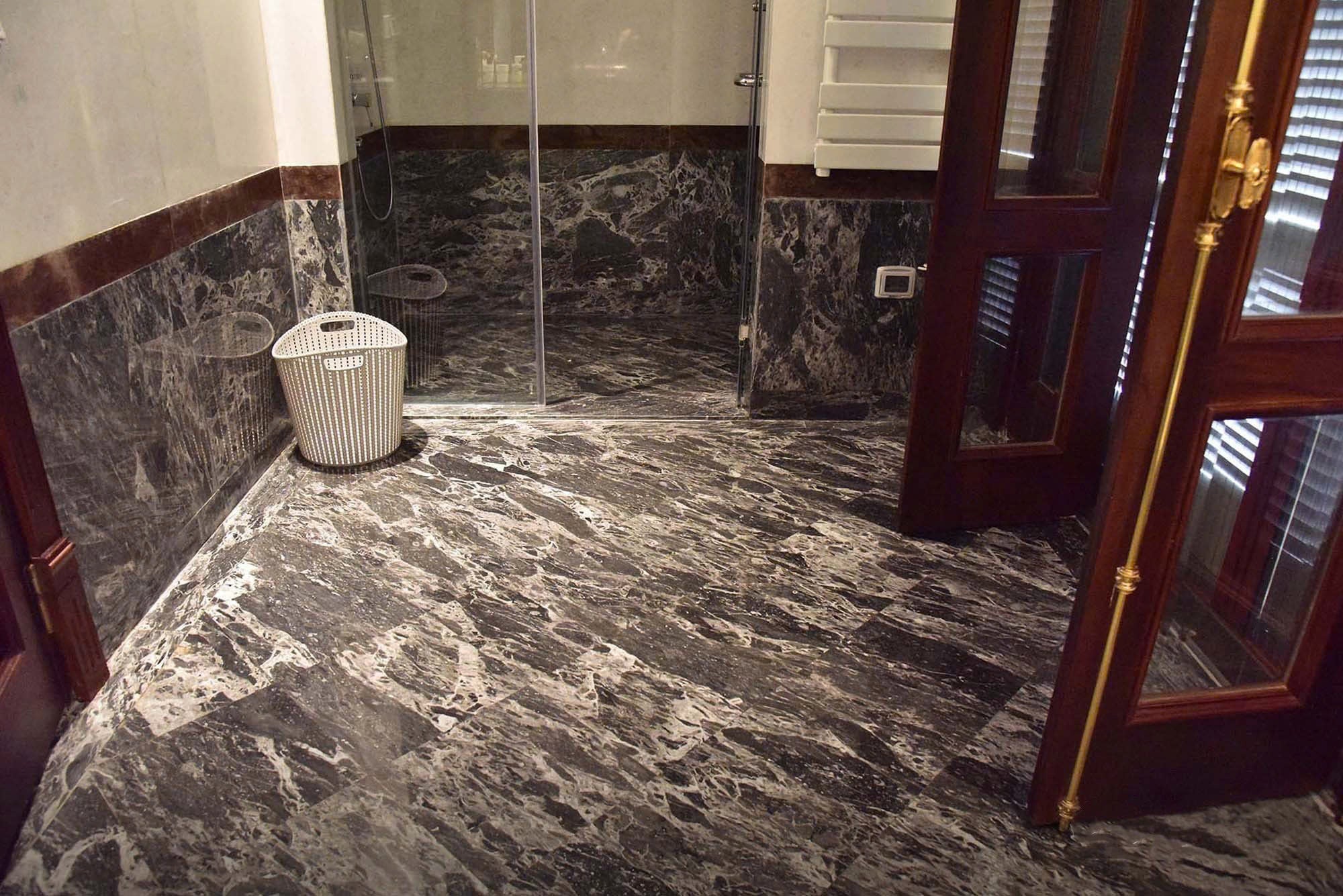 Đá Da Báo Ốp Phòng Tắm