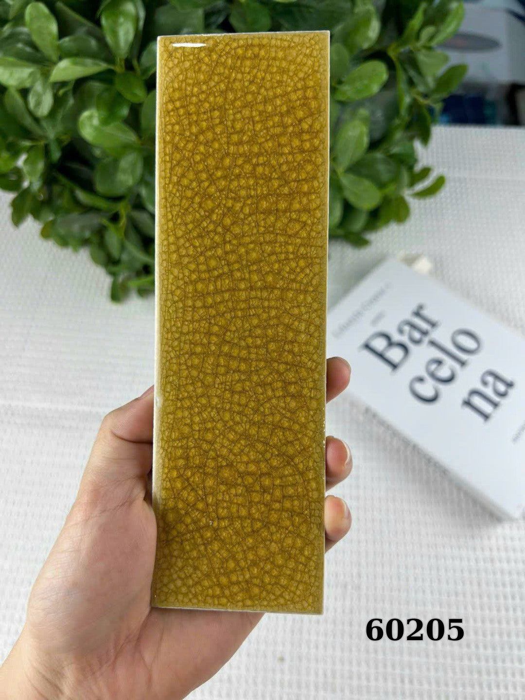 Gạch thẻ gốm men rạn Trung Quốc, KT 60x200mm màu vàng rạn mã MBL60205