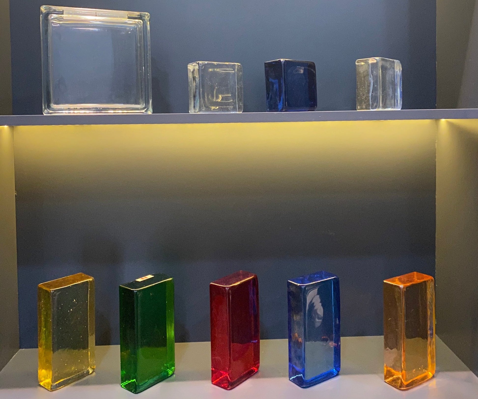 GẠCH KÍNH KHỐI ĐẶC S3 - Daisan Store