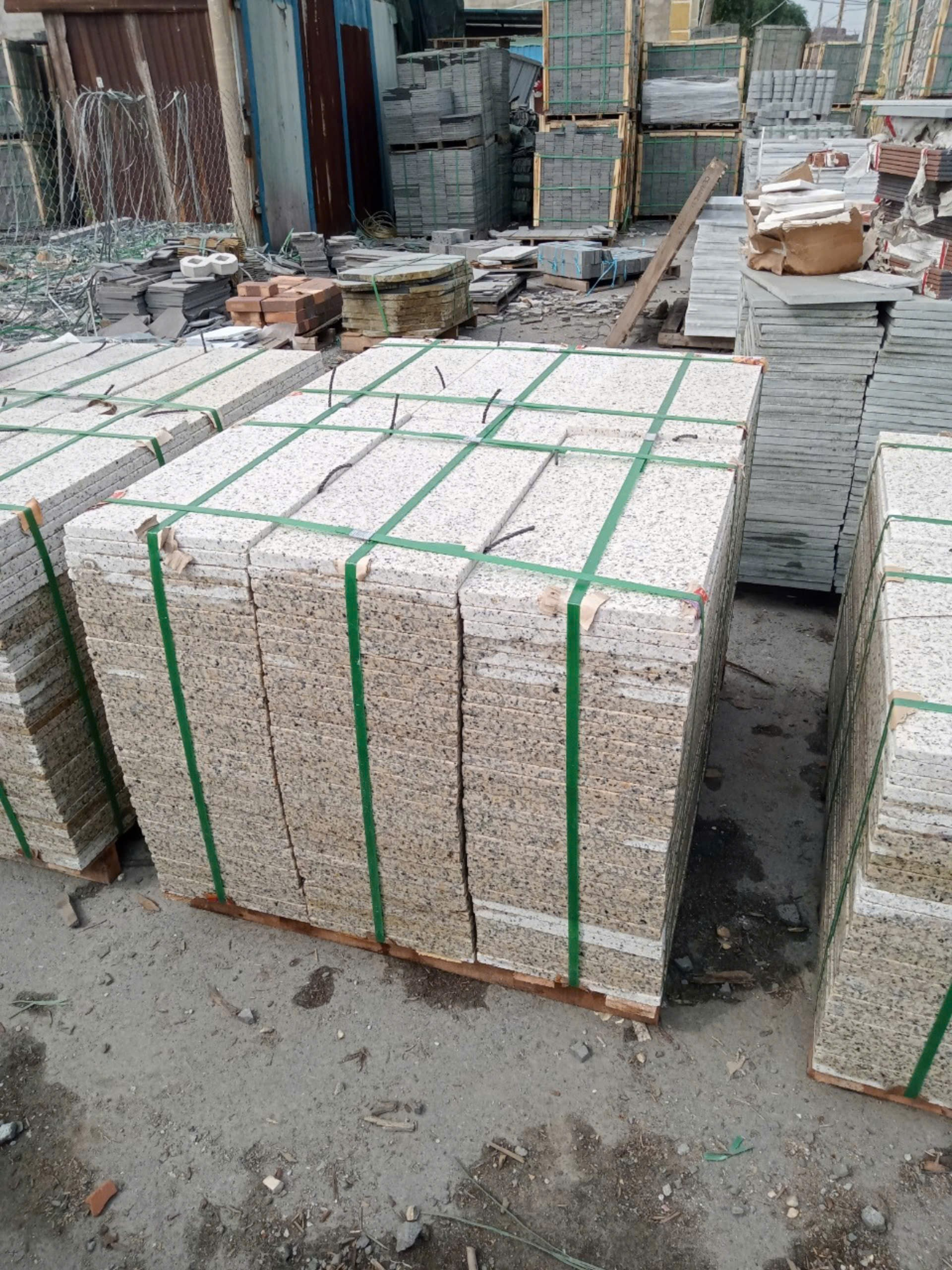 Vàng Bình Định khò nhạt 30x60x1,8