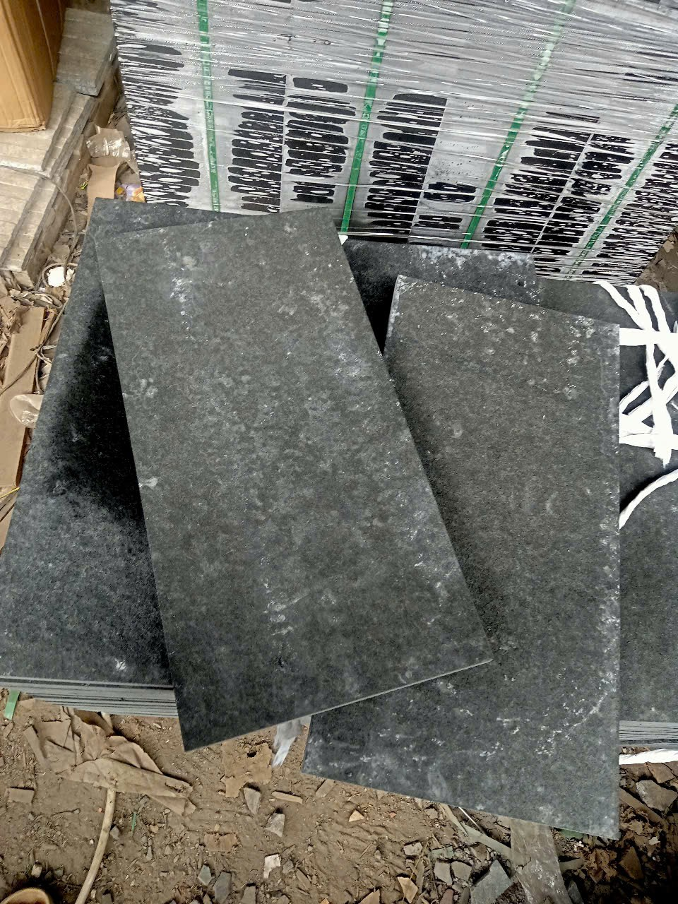 Đá bazan đen khò 30x60x1,8