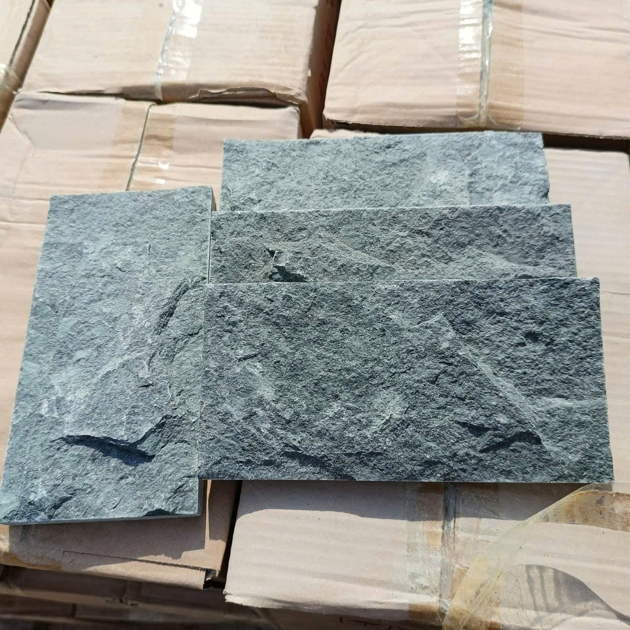 Đá bóc xanh rêu 10x20