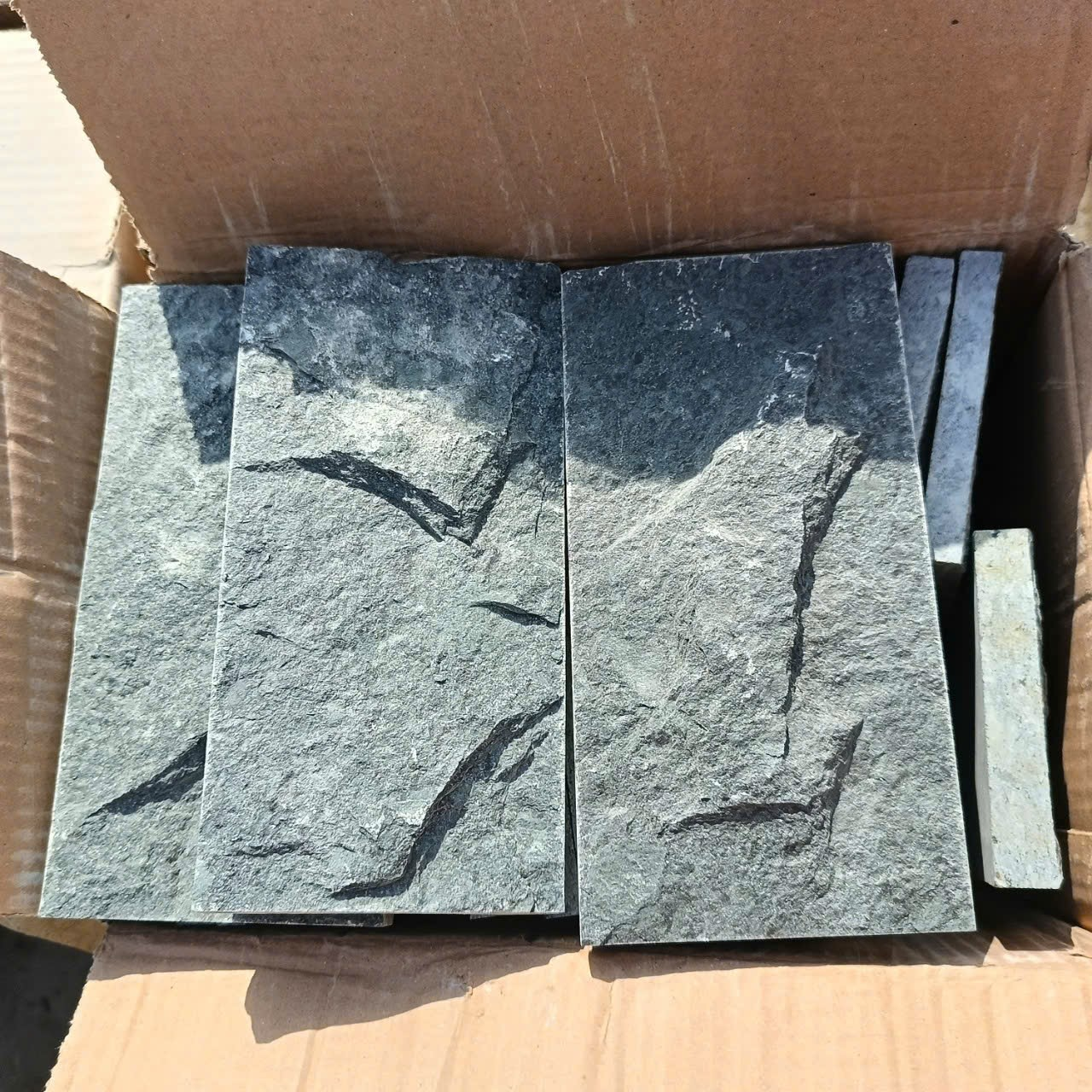 Đá bóc xanh rêu 10x20