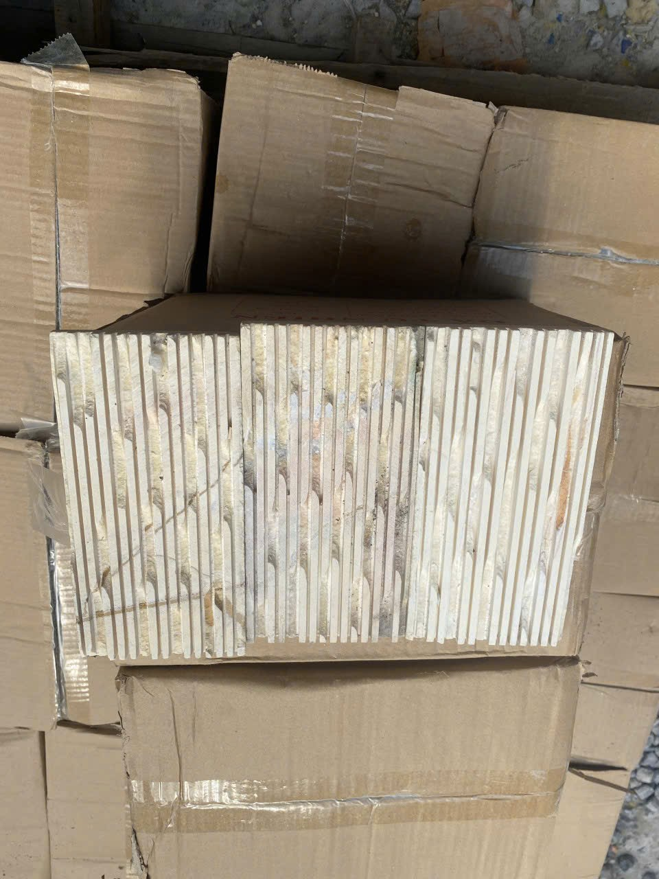 Gạch răng lược vàng 10x20