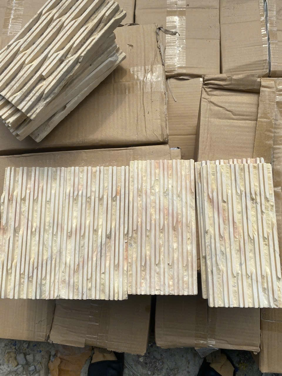 Gạch răng lược vàng 10x20