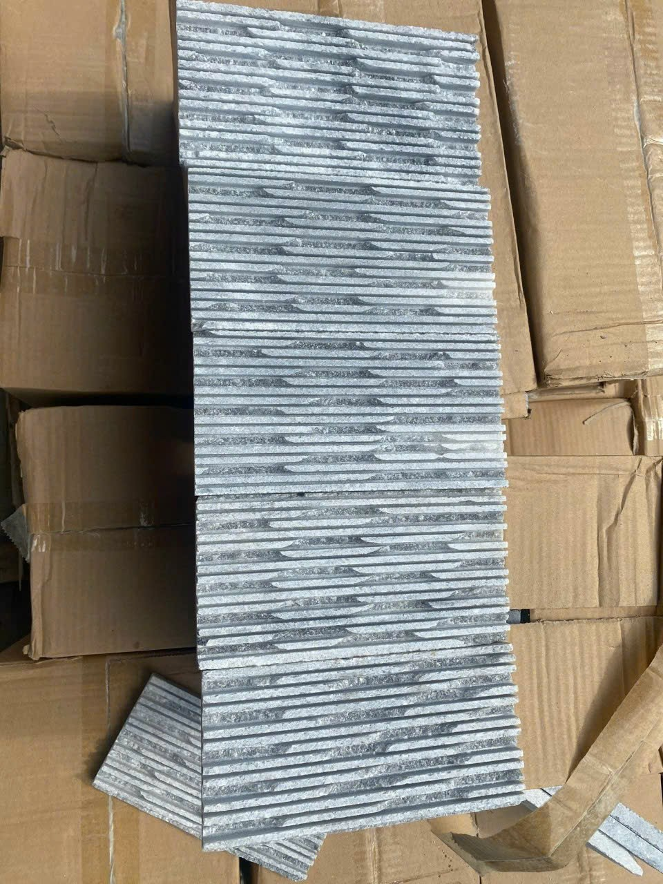 Đá răng lược đen