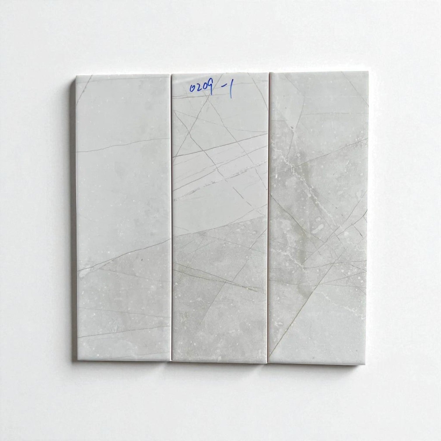 Gạch thẻ Việt Nam KT 100x300mm vân khói loang bóng phẳng loại 1 mã 0209-1