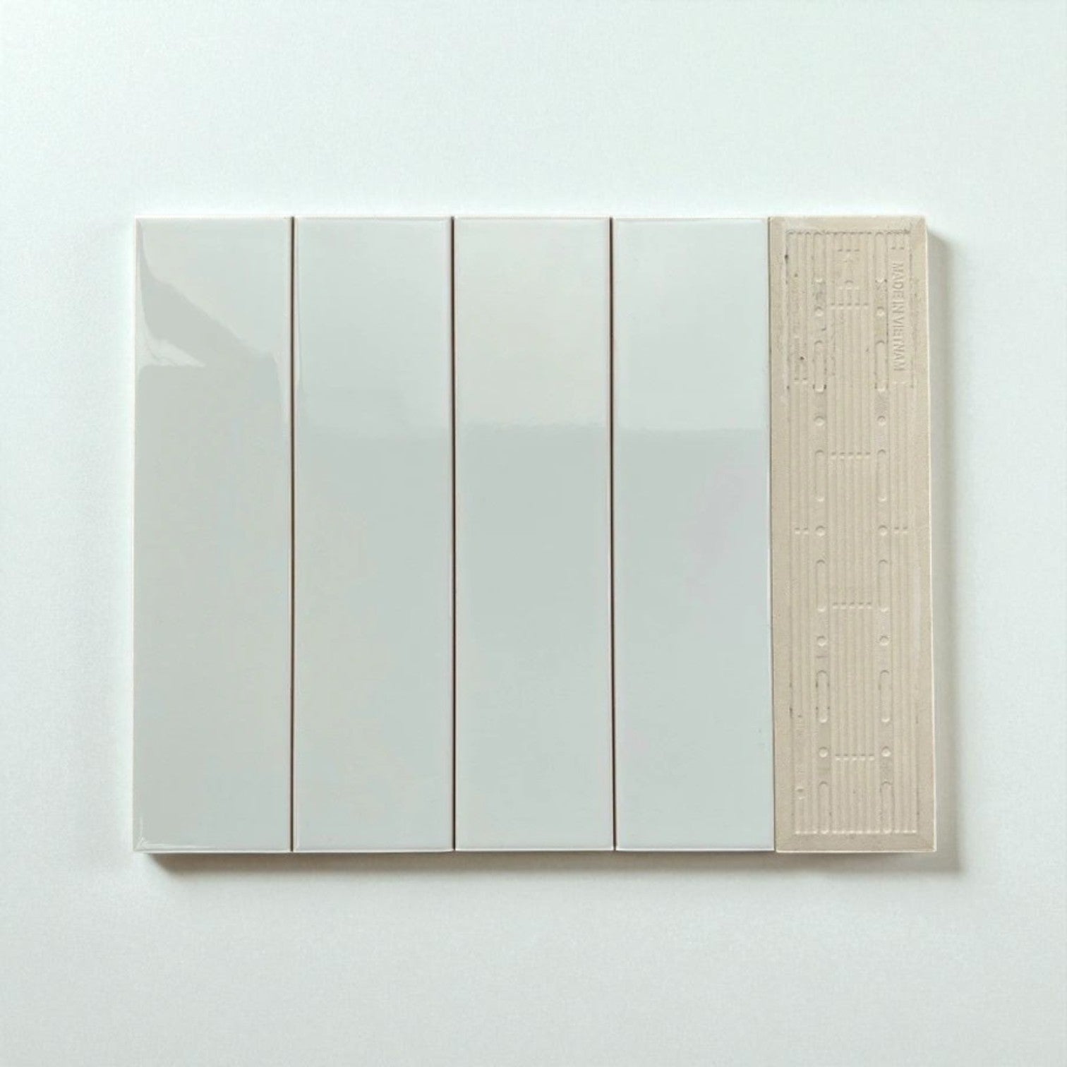 Gạch thẻ cao cấp trắng bóng phẳng KT 75x300mm PSTA75300