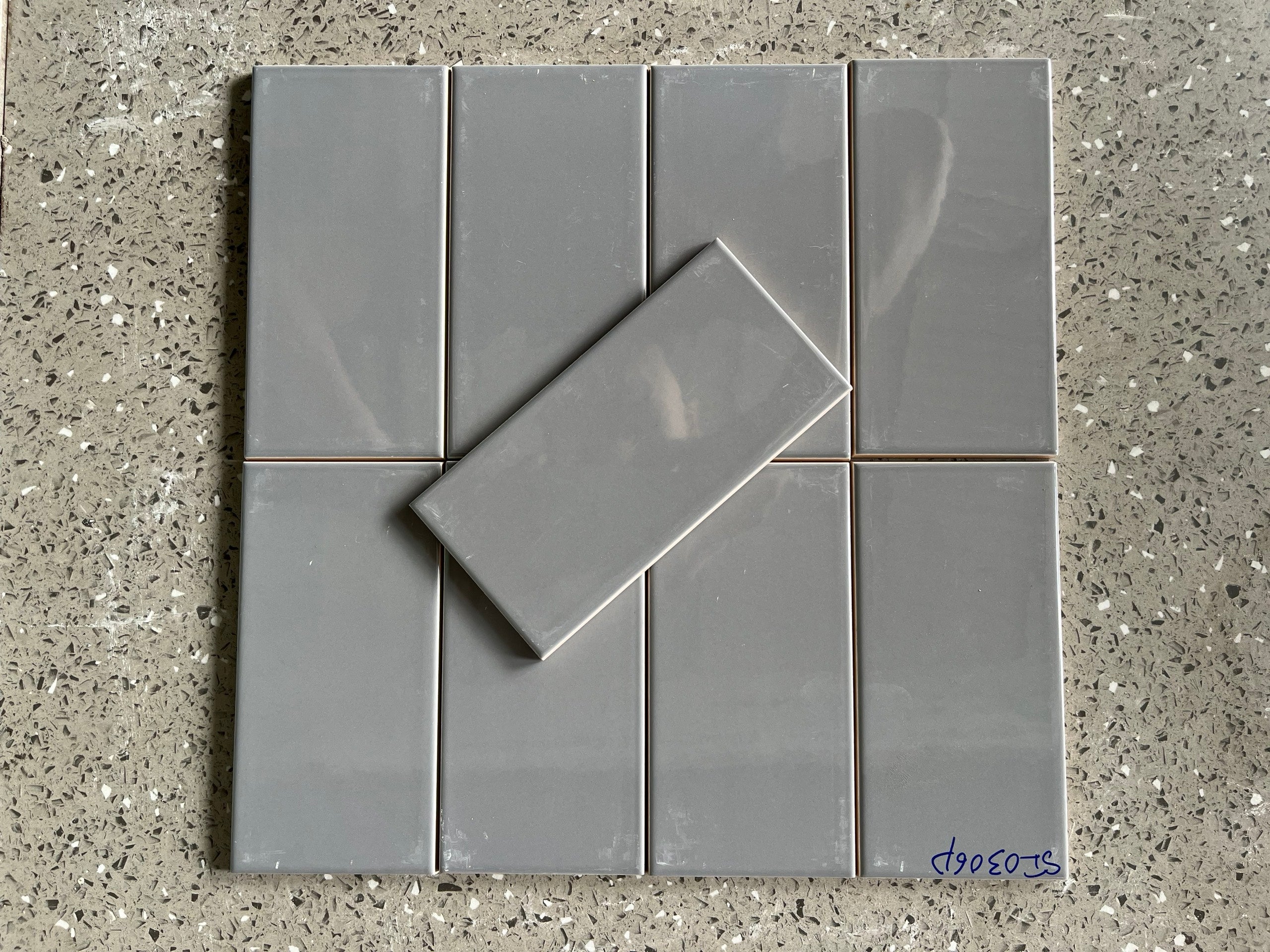 Gạch thẻ Việt Nam   KT 75x150mm xám bóng phẳng loại 1 mã SI0306P