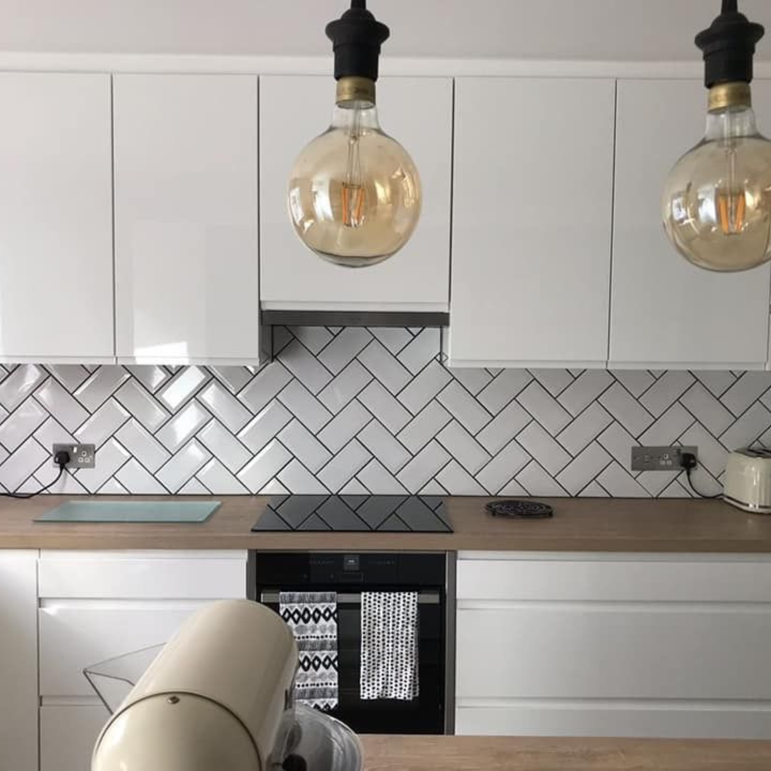 Vì sao những bức tường dạng thẻ luôn được ưa chuộng trong thiết kế hiện đại