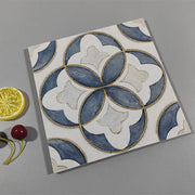 Gạch hoa văn xanh, trắng hình tròn lồng nhau, nền xám, bên cạnh miếng chanh và quả cherry.