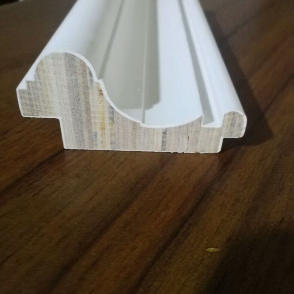 Phào chân tường gỗ bo tròn sơn lót trắng