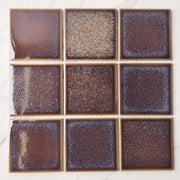 Thiết kế Gạch Mosaic Ốp Tường Phòng Khách Sứ Nâu và Ceramic Tối Màu