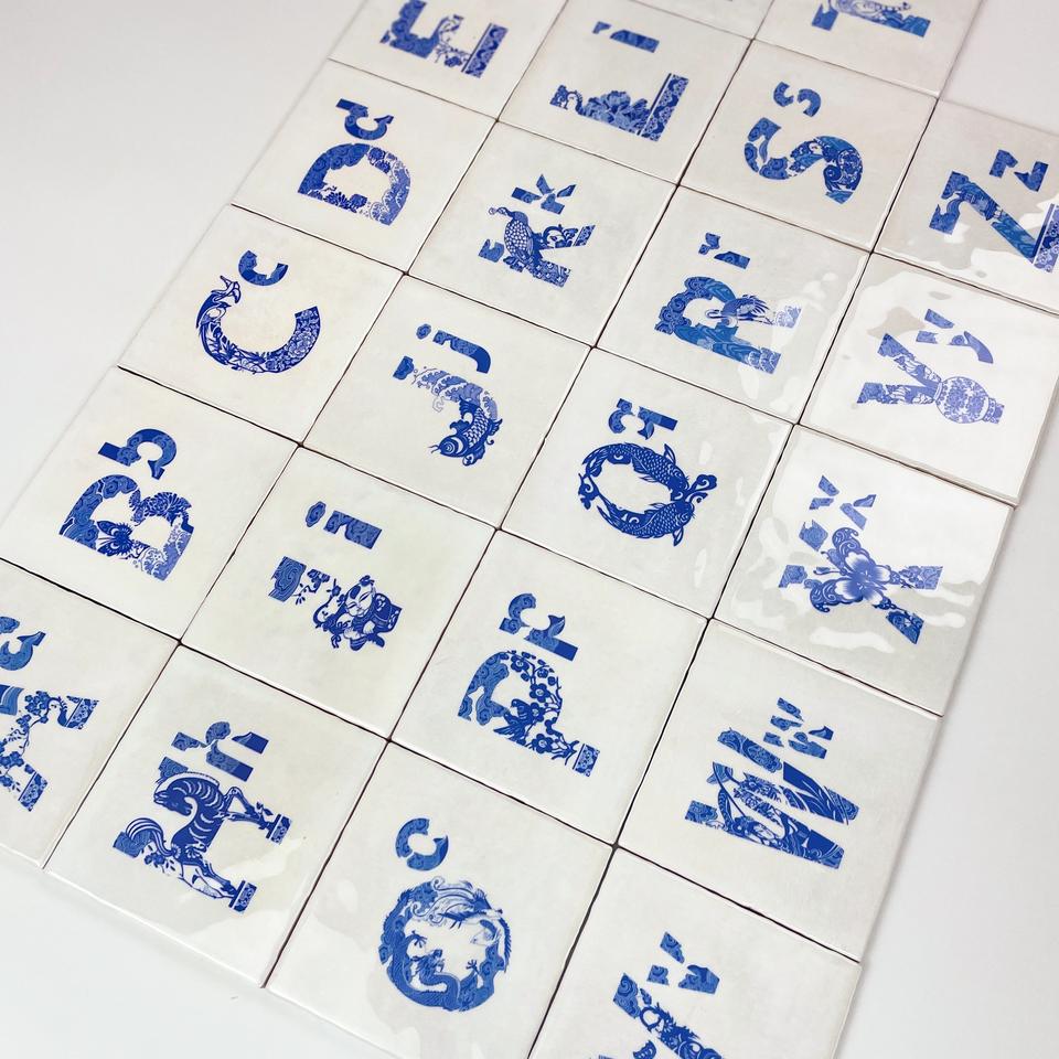 Gạch Chữ Cái Gốm Sứ Tráng Men Bóng Xanh Trắng Hiện Đại