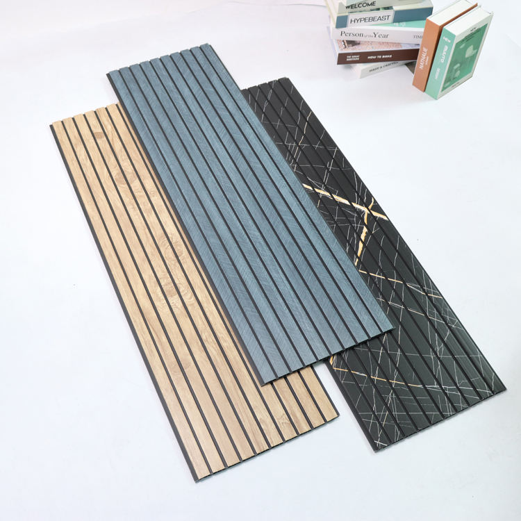 Tấm ốp tường PVC/WPC dạng sóng, cán màng PVC vân gỗ, đế đen, chất lượng tốt cho khách sạn