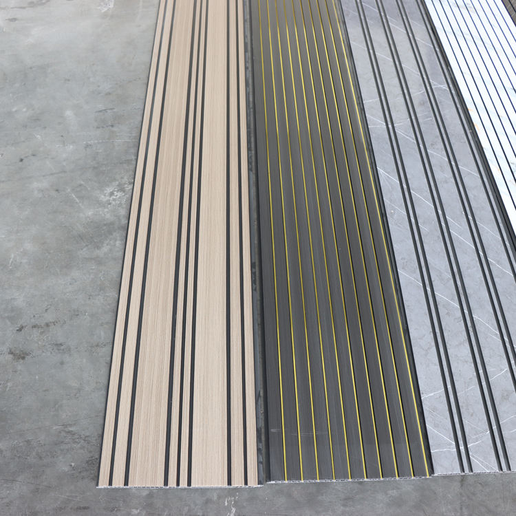 Tấm PVC Lưng Đen Giá Rẻ Có Rãnh