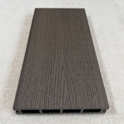 Tấm lát sàn gỗ nhựa composite đùn kép chống thấm nước, có lớp phủ vân gỗ PE, dùng làm sàn ngoài trời cho sân vườn