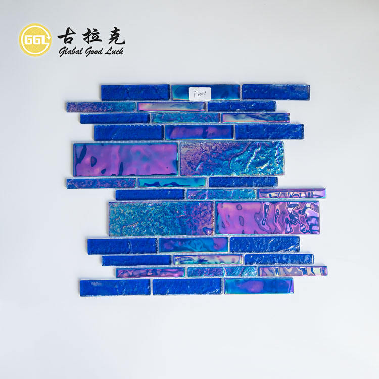 Gạch Mosaic Kính Xanh Óng Ánh Lộng Lẫy Dạng Dải Ngẫu Nhiên Bóng Dày 6mm Dành Cho Thiết Kế Tường Nhấn Phòng Tắm Khách Sạn