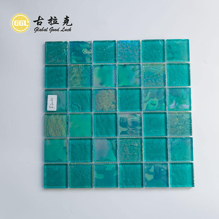 Gạch Mosaic Kính Lấp Lánh Óng Ánh Xanh Ngọc Lục Bảo Hình Vuông 300x300mm
