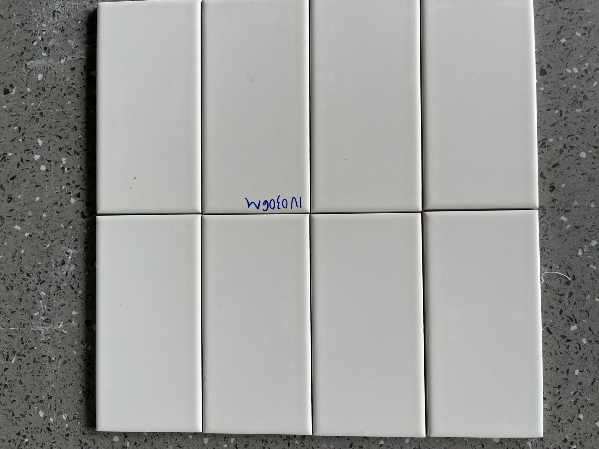 Gạch thẻ VN KT 75x150mm màu be mờ phẳng