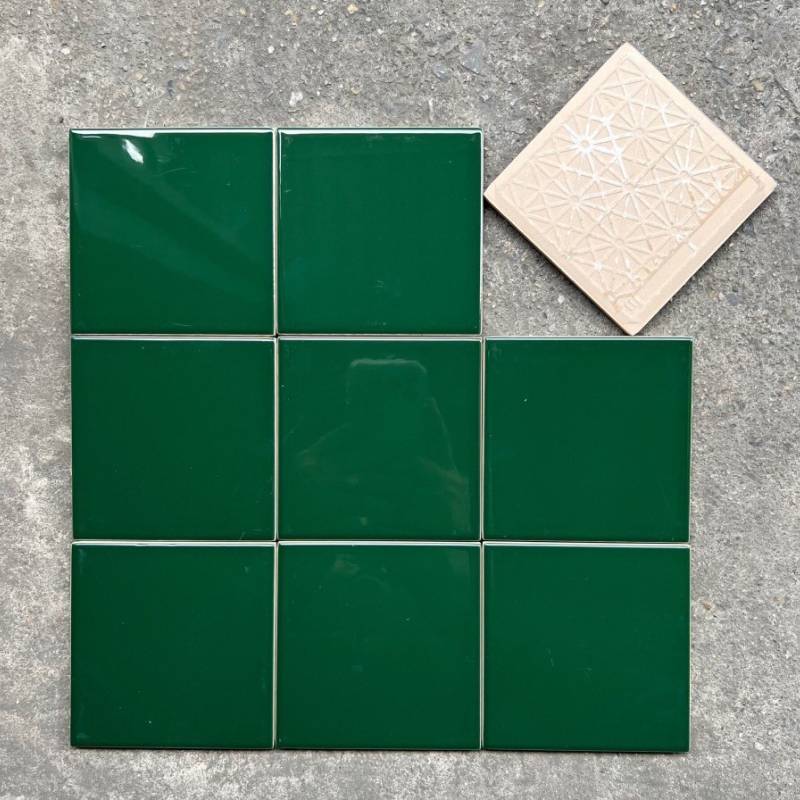 Gạch thẻ KT 100x100mm xanh lá bóng phẳng M1112