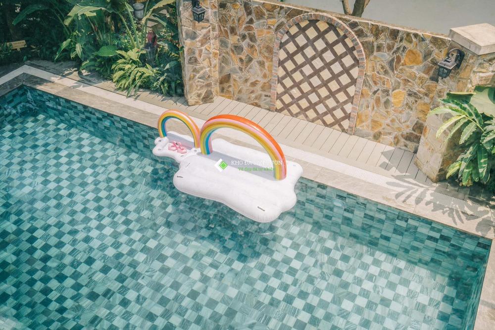 Đá sọc dưa 10×10 lát hồ bơi
