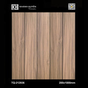 Gạch vân gỗ màu nâu nhạt, kích thước 200x1000mm, gồm 5 thanh đặt cạnh nhau.
