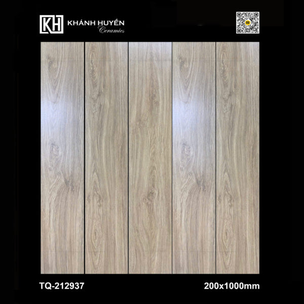 Bốn tấm gạch màu gỗ sáng, kích thước 200x1000mm, vân gỗ sắc nét.