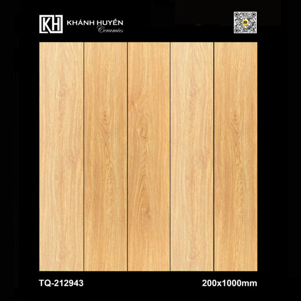 Gạch vân gỗ màu nâu nhạt, kích thước 200x1000mm, với năm tấm xếp cạnh nhau.