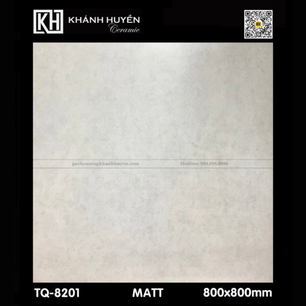 Gạch men mờ màu xám nhạt, kích thước 800x800mm, viền đen với logo ở góc trên trái.