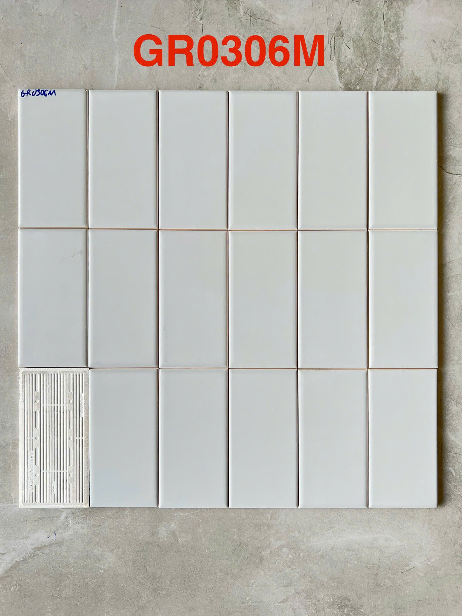 Gạch thẻ Việt Nam KT 75x150mm xám lạnh mờ phẳng loại 1 mã GR0306M