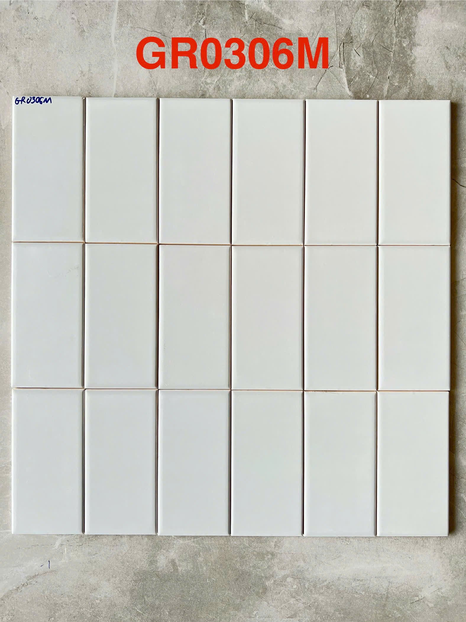 Gạch thẻ Việt Nam KT 75x150mm xám lạnh mờ phẳng loại 1 mã GR0306M