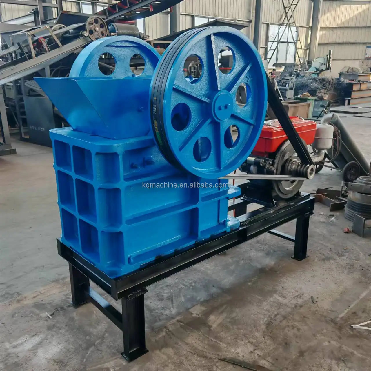 May Nghien Da Di Dong Mini Voi Dong Co Diesel Cong Suat