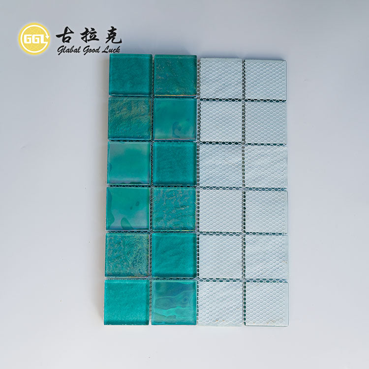 Gạch Mosaic Kính Lấp Lánh Óng Ánh Xanh Ngọc Lục Bảo Hình Vuông 300x300mm