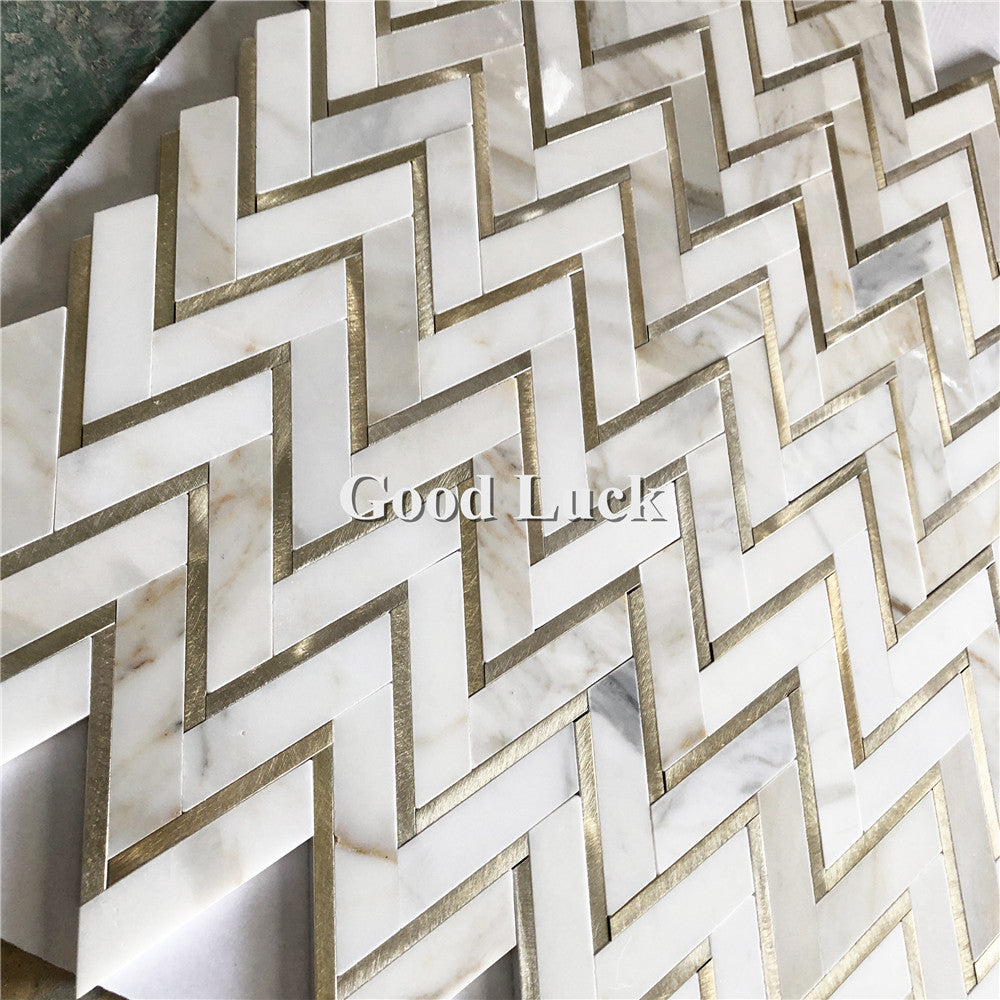 Gạch Mosaic Hình Xương Cá Calacatta Gold Phối Đồng Thau