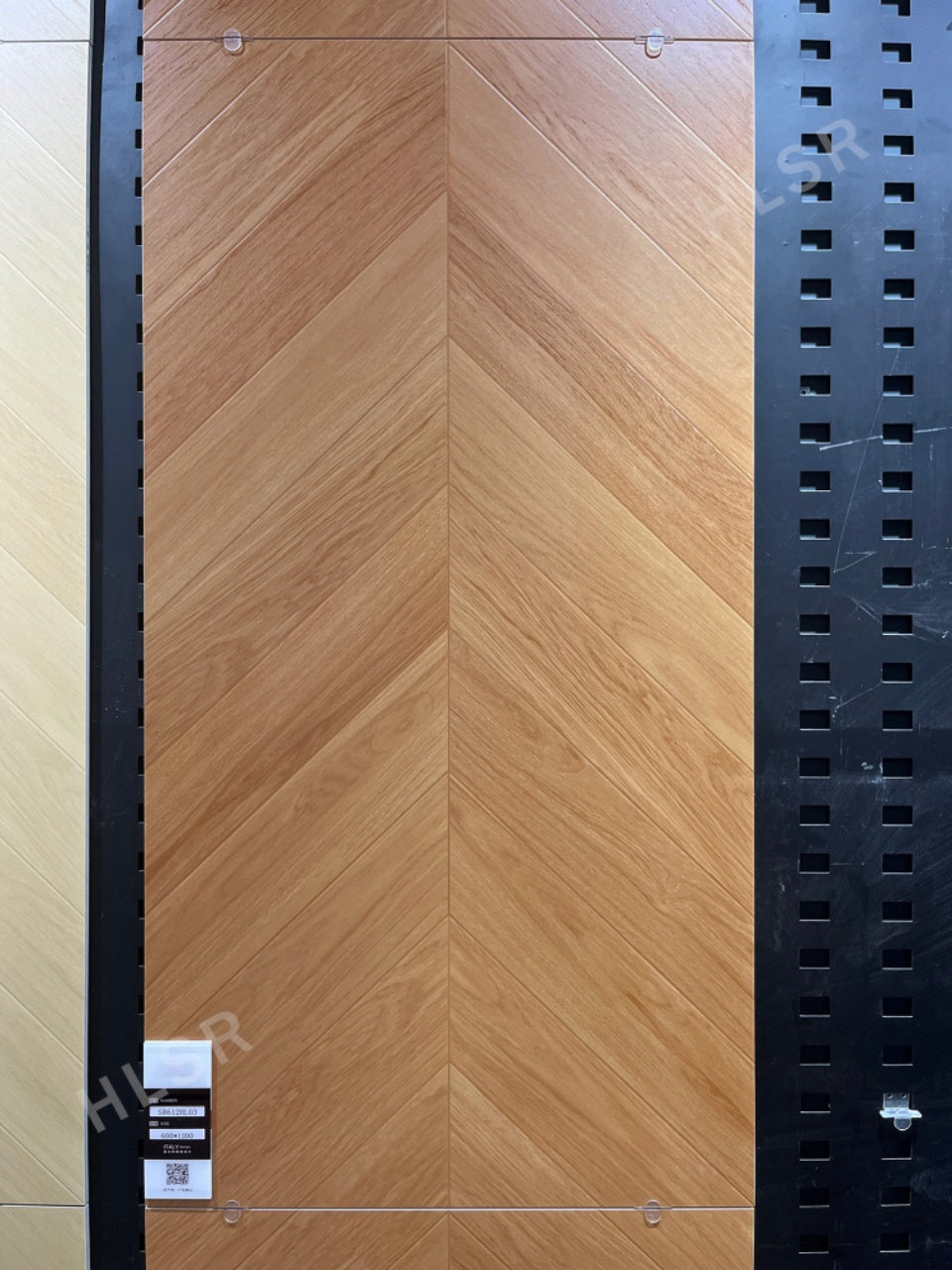 Gạch Porcelain vân gỗ tráng men mờ 600x1200mm chống trơn trượt, lát nội thất cho biệt thự thiết kế hiện đại, dày 10mm, bảo hành 5 năm