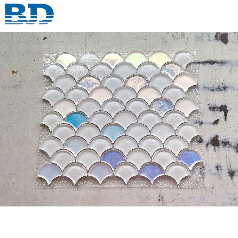 Gạch ốp tường mosaic thủy tinh pha lê vảy cá óng ánh