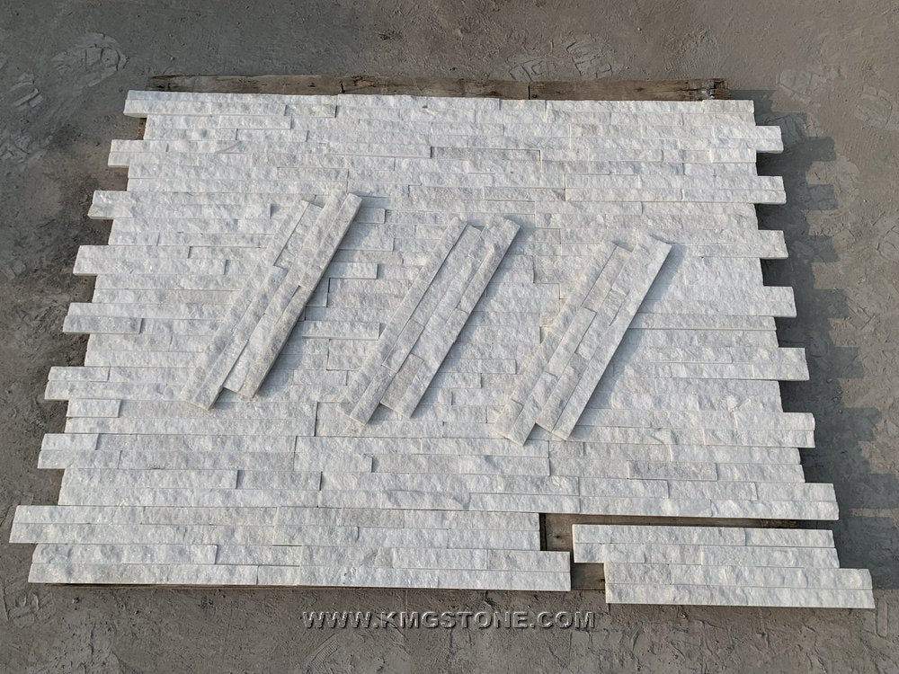 Tấm Ốp Tường Veneer Thạch Anh Trắng Tự Nhiên Thiết Kế Hiện Đại, Kháng Axit Với Bề Mặt Hoàn Thiện Chẻ