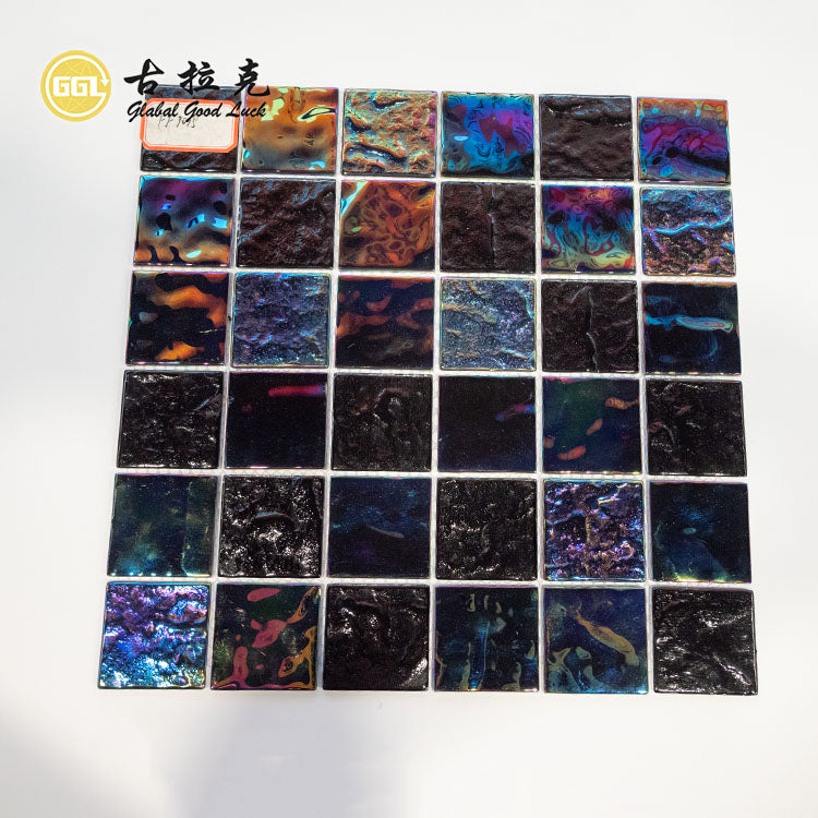 Gạch mosaic thủy tinh bóng óng ánh đen trang trí tường cho hồ bơi