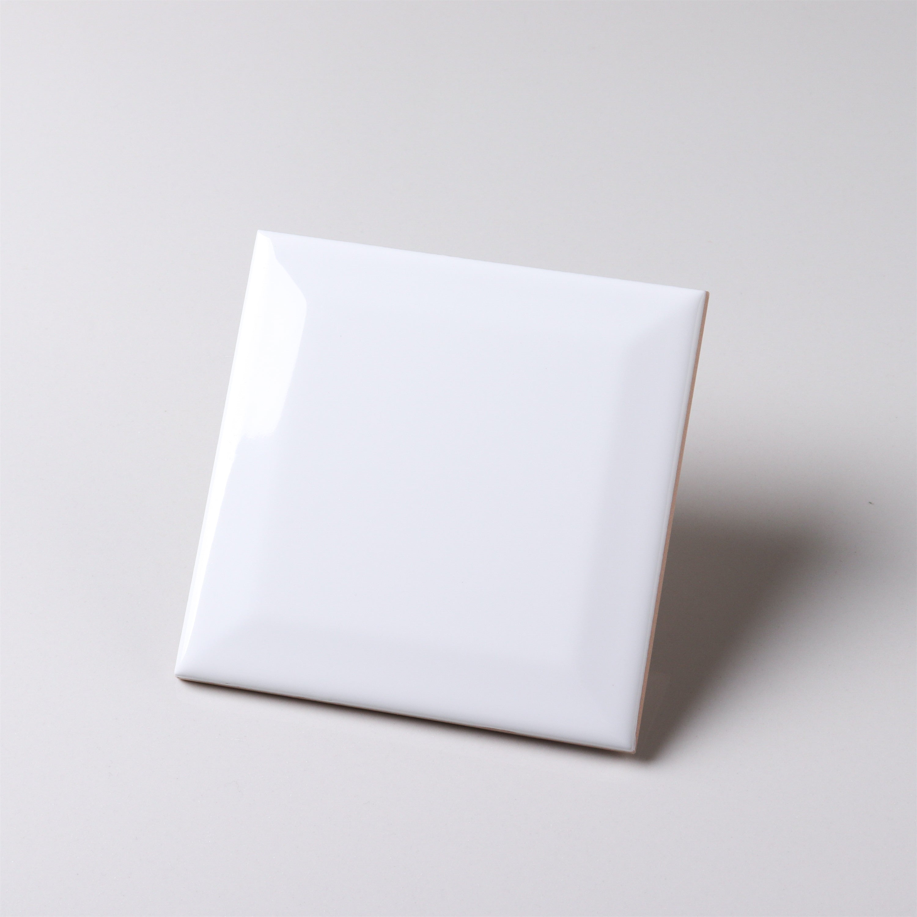 Gạch thẻ men sứ ốp tường và lát sàn 100x100mm giá rẻ Trung Quốc dùng cho khu vực ốp tường phòng tắm/nhà bếp/phòng tắm vòi sen.