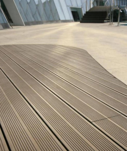 Sàn gỗ nhựa composite (WPC) vật liệu thô chống tia UV, bền ngoài trời, không côn trùng, ít bảo trì.