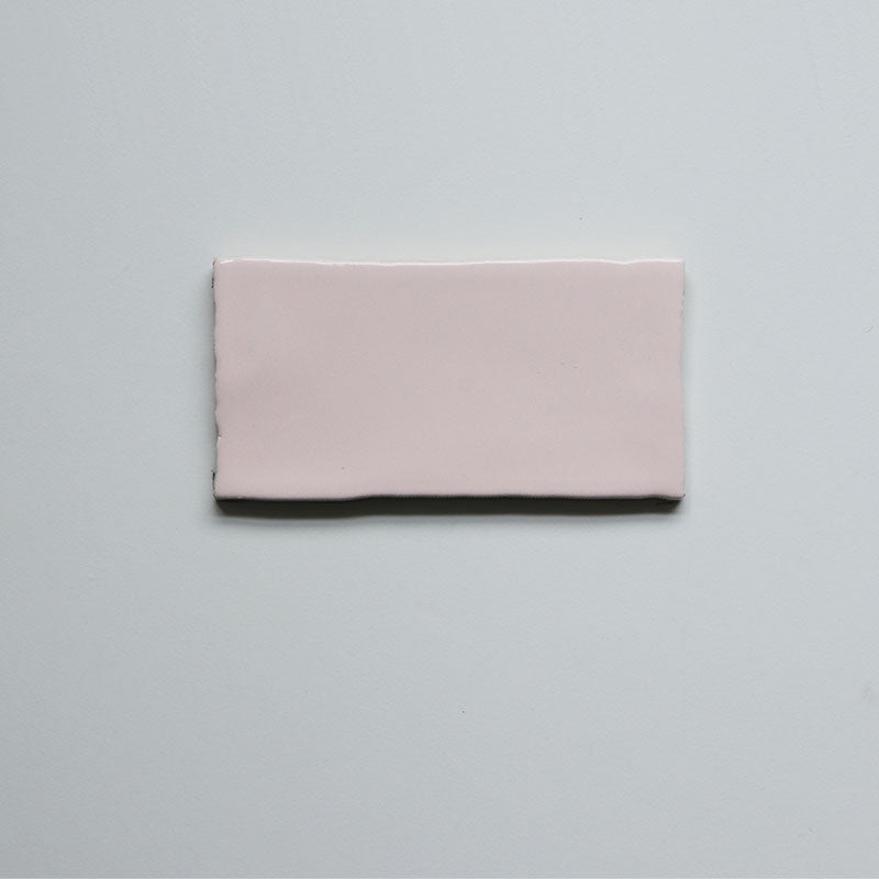 Gạch ốp tường gốm sứ hồng men bóng cạnh không đều