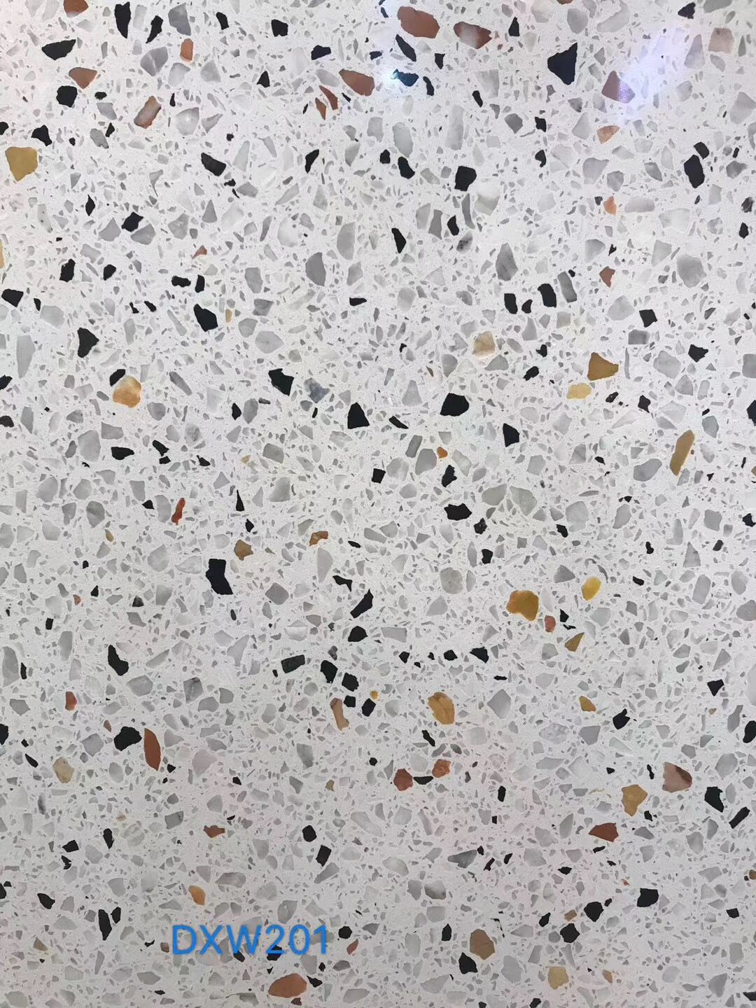 Mặt bàn và bồn rửa bếp đá nung kết vân cẩm thạch trắng kiểu đá ốp tường